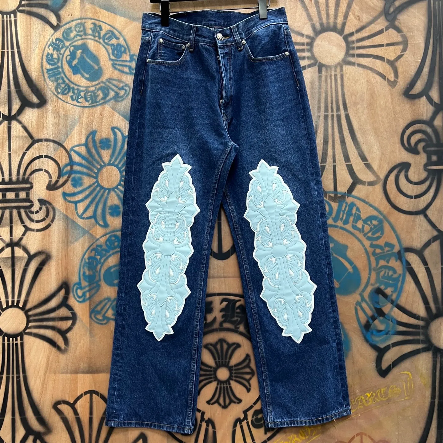 P720 Wang Zha has a new one! Heavy 15.5oz! Kill all market versions instantly! Prices hit rock bottom! chrome hearts limited series new city limited jeans chrome hearts city limited jeans vintage levis American made 501 505 517 base version remake Levis American made 501 base version imported sheepskin 925 silver remake Customers provide waist and pants length or height and weight. The studio will select the most suitable base version for you to remake. There are many people doing remakes in the market. Don’t belittle or comment. The difference is visible to the naked eye. See more and compare for yourself #CHROME HEARTS Same style for men and women